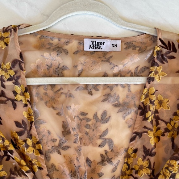 Tiger Mist Longsleeve wrap top - Picture 3 of 7